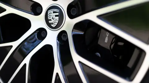 Utcai élményautózás Budapesten egy fekete Porsche Taycan 4S-sel 14