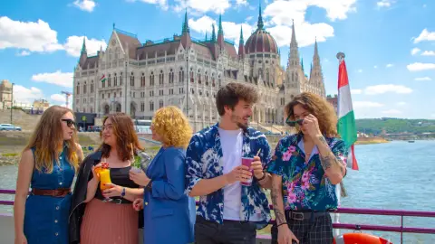 Kortyold a város szépségét! – Hajós koktélest naplementében a budapesti Dunán 14