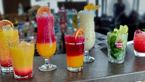 Kortyold a város szépségét! – Hajós koktélest naplementében a budapesti Dunán 18