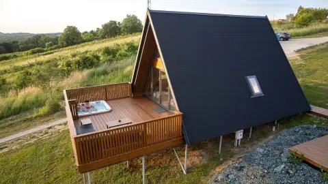 2 éjszaka a jakuzzis Othello Apartmanban Nagyradán