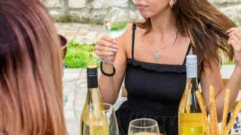 Borkóstoló borkorcsolyával Etyeken a Zoád Borteraszon 1