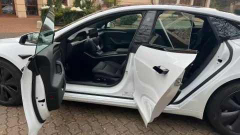 Tesla Model S Plaid élményautózás gyerekeknek a Kakucs Ringen 2