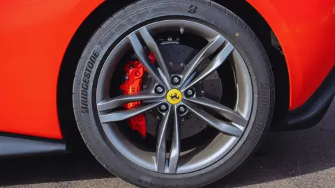 Ferrari 296 GTB élményvezetés az Euroringen 2