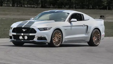 Mustang Eleanor élményautózás gyerekeknek a Kakucs Ringen