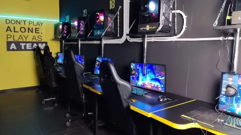 Esport edzés a Delta 1 Esports Caféban Budapesten 1