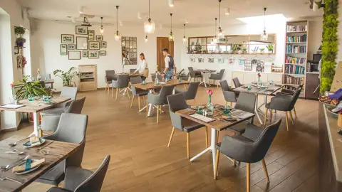 Reggeli kettesben a Natura Hill éttermében - Zebegény 3