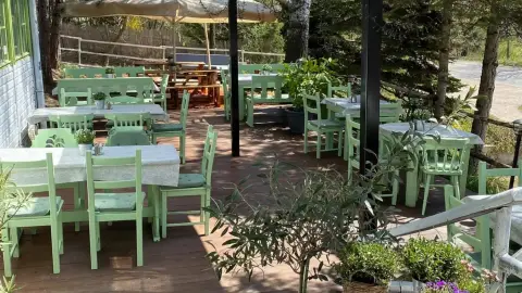 Vacsorázzatok kettesben a Pátyi Cukorborsó Kertvendéglőben