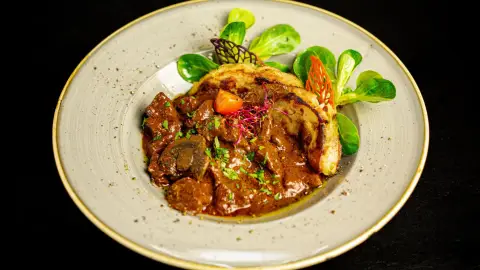 Hajós vacsora Budapesten! Romantikus környezet, élő zenei előadás! 2