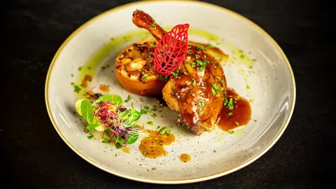 Hajós vacsora Budapesten! Romantikus környezet, élő zenei előadás! 4