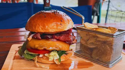 Kettesben a Nautilus Hajós Bár fedélzetén Esztergomban 4