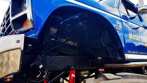 Gyerekeknek kapaszkodós kaland egy Monster Ford F150 Bigfoot platóján