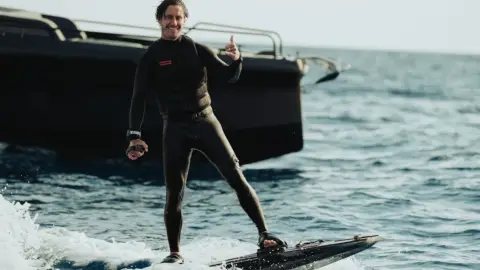 Páros VIP szörfélmény a Balatonon egy BRABUS AWAKE Jetboarddal 2