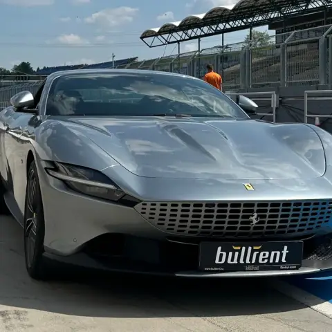 612 Lóerős gyönyörűséges Ferrari ROMA bérlése 4