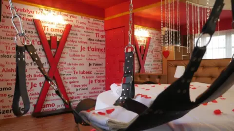 2 éjszaka hancúrkaland Gyulán a felnőtt Corvin hotelben minden játékszerrel 2