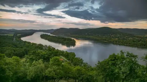 Fánkozás(Vízi adrenalinbob) Esztergomnál a nagy Dunán 2