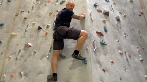 Falmászás akár egyedül is, profi oktató segítségével, teljes felszereléssel 1