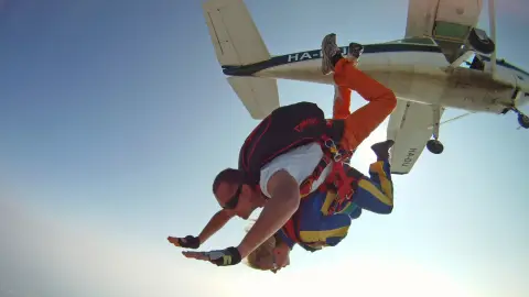 Tandemugrás Székesfehérvár mellett 4300 méterről 2