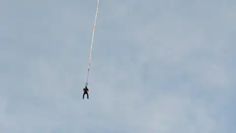 Bungee Jumping 600 méterről Helikopterből 6