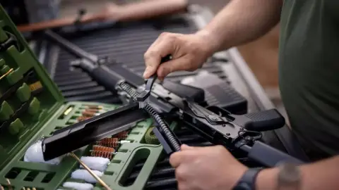 Fegyverszétszedés, összerakás, lövészet ha jól raktad össze! 2