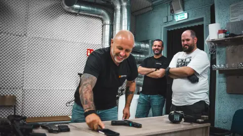 Fegyverszétszedés, összerakás, lövészet ha jól raktad össze! 3