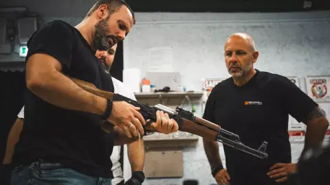 Fegyverszétszedés, összerakás, lövészet ha jól raktad össze!