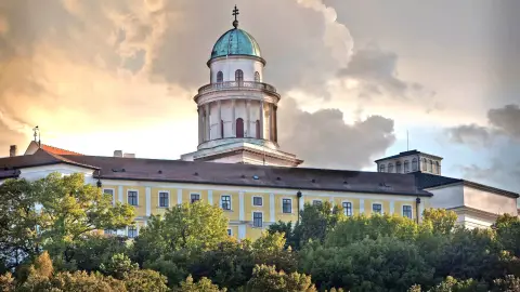 Pannonhalmi Apátsági Pincelátogatás 3 boros kóstolással 3