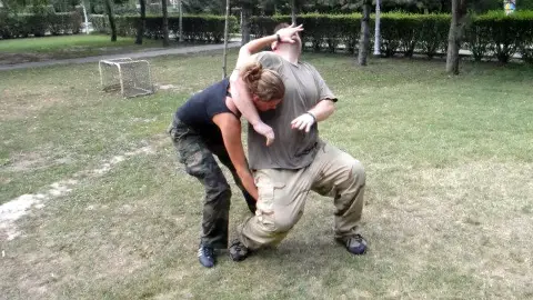 Speciális önvédelmi oktatás nőknek 3