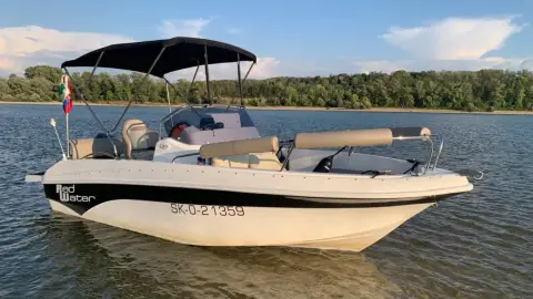 Sporthajó bérlése kapitány nélkül 8 órára a Mosoni -Dunán!