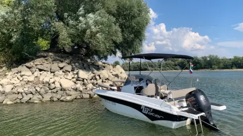 Sporthajó bérlése kapitány nélkül 8 órára a Mosoni -Dunán! 1