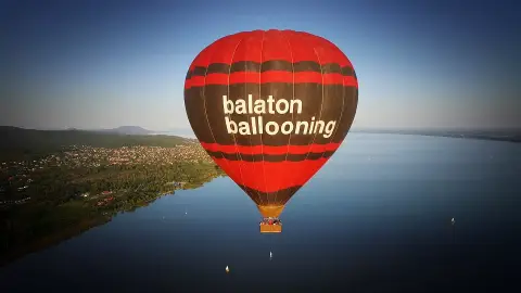 Balatoni hőlégballonozás a Keszthelyi-öböl felett