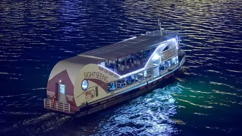 Vacsorahajó a Dunán Operett és Folklór Műsorral 2