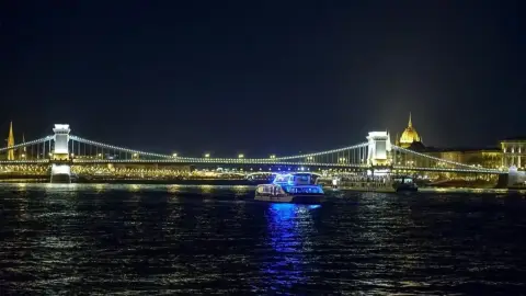 Vacsorahajó a Dunán Operett és Folklór Műsorral 7