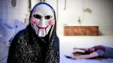 Rejtvényes lánykérés szabaduló szobában 7