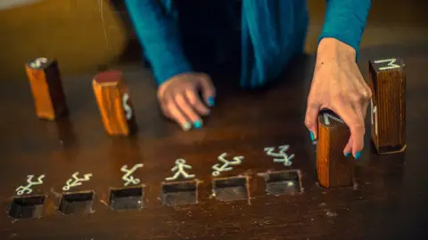 Rejtvényes lánykérés szabaduló szobában 1