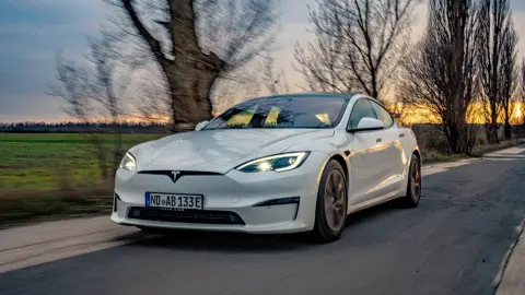 Legbrutálabb Tesla S Plaid élményvezetés Maglódi Indulással