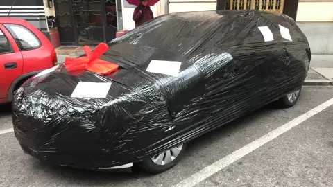 Autó csomagolás, extra meglepetés