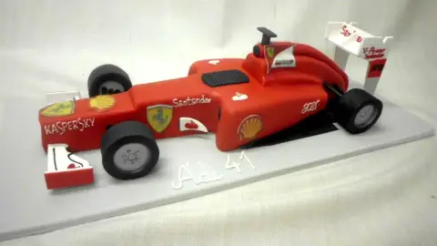 Egyedi formatorta a buli fénye 5