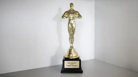 Oscar szobor egyedi gravírozással 3