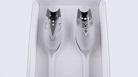 Egyedi Férfi-Nő pezsgőspohár nászajándékba, évfordulóra vicces designnal 3