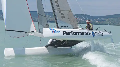 Katamaránnal a Balatonon 1 fő részére 2