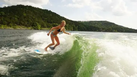 Wakesurf és wakeboard élmény Budapest felett, a Dunán 3