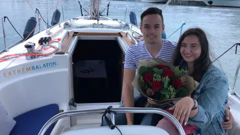 Leánykérés a Balaton közepén pezsgővel 1