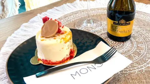 Prosecco & 4 különleges sütemény a MONO-ban Győrben 10