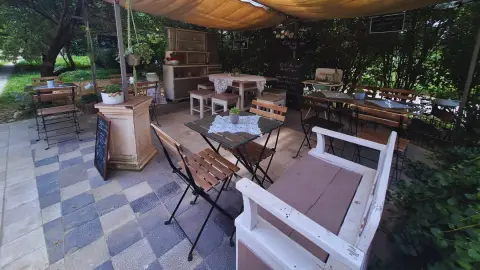 Romantika kettesben a C’est la vie Caféban, Pátyon 5