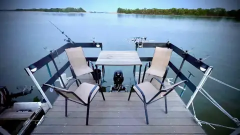 Tisza-tavon úszóház bérlés, kikötőben lekötve szállásnak 4